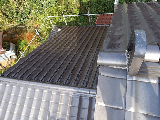 瓦葺き屋根下屋根